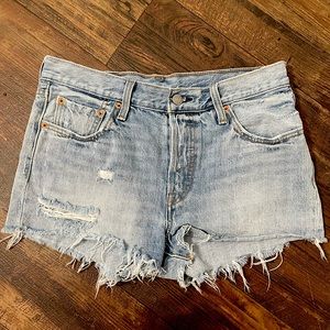 ✨48hr 40% Off Sale!✨ Levi’s 501 Denim Shorts